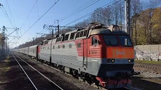 Электровоз ЧС7-242 с пассажирским поездом №016М Москва-Архангельск