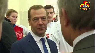 Мутко пообещал Медведеву "порвать всех в футболе"