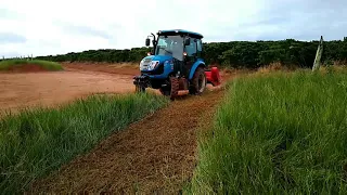 TRATOR LS R65 NA TRINCHA  ( APENAS TESTANDO O DESEMPENHO DA MÁQUINA)