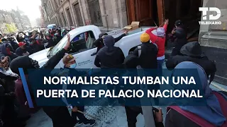 Normalistas de Ayotzinapa dan PORTAZO en Palacio Nacional en CdMx