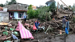 Indonesia flash floods kill at least eight | AFP