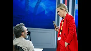 Сергей Шнуров и Ксения Собчак на пресс-конференции Путина 2021