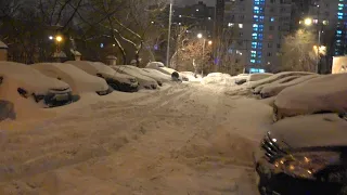 МОСКВА. СНЕГОПАД. ЧТО ТВОРИТСЯ ВО ДВОРАХ.