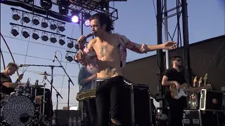 The 1975 - Me (Live at Hangout Festival 2014)