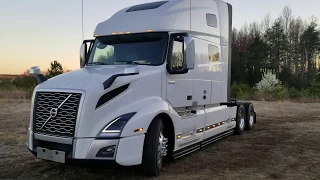 2019 Volvo VNL 760 Semi Truck Full Walkaround Exterior and Interior