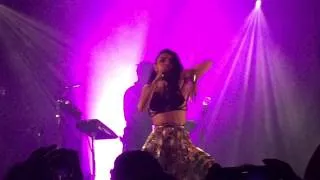 FKA Twigs - Two Weeks - Live in NYC