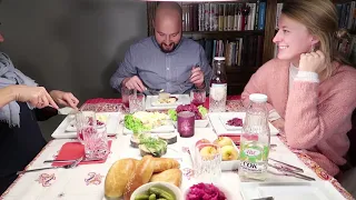 Немцы пробуют русскую еду из супермаркета LEDO