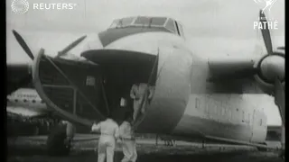 Demonstration of cargo plane 'Bristol Freighter' (1946)