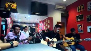 Captain Jack - TV Sampah (acoustic version) -at Mars Radiance Cafe Denpasar, Bali