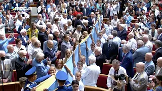 Діти вільної України внесли Прапор Незалежності до Верховної Ради
