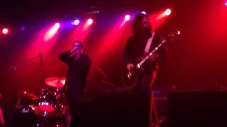 John Garcia singing with his kid "Supa Scoopa and Mighty Scoop" Vista Chino (Kyuss)