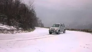 Suzuki Jimny snow drift