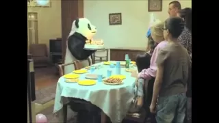 nunca le digas no a un panda en un cumpleaños y en un dia de campo