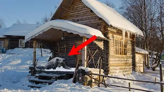 На крыльце дома лежал припорошенный снегом, измученный медведь, его шею сдавливала веревка..