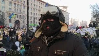 Ukraine protesters create 'fortress' to resist attack