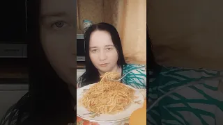 Мукбанг/Mukbang Обжор 😋 Паста баланьезе с мясом Кладу сразу 2 порции#shorts