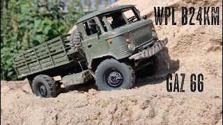 RC ГАЗ 66 взбирается на песчаную гору. WPL B24KM 1:16 sand off road action