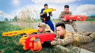 Battle Nerf War: Blue Police Nerf Guns Robbers Group SAS X Rescuing Monkey