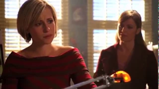 Smallville 4x12 - Lois comes by The Torch to talk to Chloe