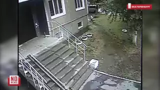 Уголок, выпавший с балкона, убивает женщину