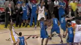 Hedo Turkoglu blocks Kobe Bryant