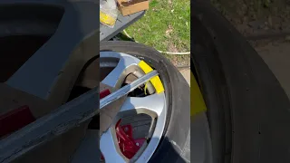 How to remove tire without scratching wheel.👍👍👍