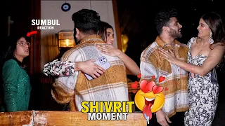 When Nimrit Kaur Ahluwalia HUG Shiv Thakare in Public 😍🔥 | Most Beautiful and Cutest Moment