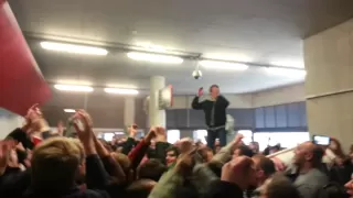 Arsenal v Man United 2013, united fans celebrating winning the league with guard of honour !