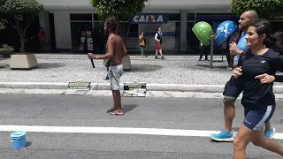 VEJA O SUCESSO🤩DESSE CANTOR DE RUA NA PAULISTA.Se inscrevam No Canal dele No YouTube👉Dorme Sujo.