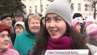 Полторы тысячи человек закружились в танце на Советской площади