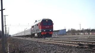 Тепловоз ТЭП70БС-200 с длинным поездом "Восток".