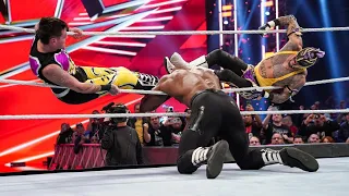 Bobby Lashley vs Rey Mysterio & Dominik Mysterio - 2 on 1 Handicap Match - WWE Raw 22/11/2021