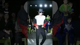 邁克傑克遜復活了！超級逼真震撼邁克傑克遜街頭模仿秀！！！#michaeljackson #跳舞