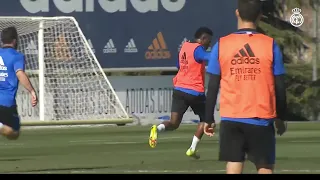 Gareth Bale amazing long shot in training (09/02/2022)