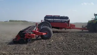 2019 Claas Axion 950 planting corn with 2019 Horsch Maestro SW 4715