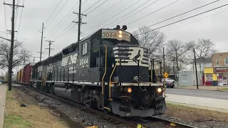 Conrail WPMI-61 into downtown Vineland with NS 3044 (4/2/24)