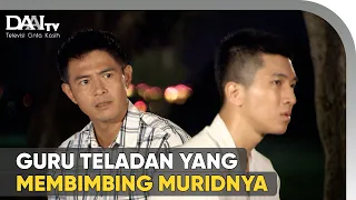 Membimbing dengan Tulus, Guru Ini Membawa Muridnya ke Jalan yang Benar