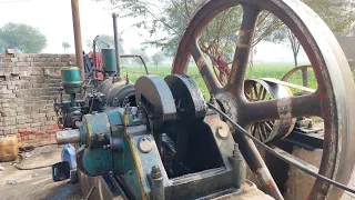 Dasi old black disal engine start up Old black engine Hornsby disall oil engine