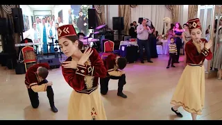 Армянский ансамбль "Nur Dance". Танец «Арцах»