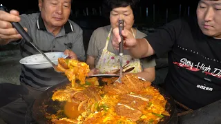 바삭한 돈까스가 맛있는 김치찌개 속으로! 돈까스 김치찌개 (Kimchi Stew with Pork cutlet) 요리&먹방!! - Mukbang eating show