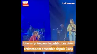 Clara Luciani s'invite au concert de son amoureux à Aix-en-Provence