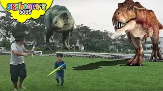 Escape from T-REX Chase! Skyheart Daddy runs from dinosaurs for kids toys battle fight