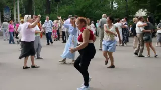 Придурок и бабка танцуют секси танцы