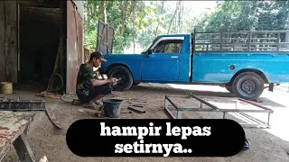 LAGI PROSES PERBAIKAN KAKI-KAKI MOBIL.. HAMPIR LEPAS AKIBAT MEDAN EXTRIM & BATAS USIA..