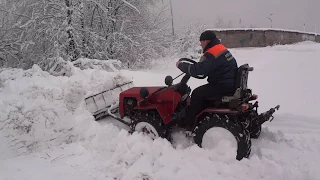 Беларус МТЗ 082 / мтз 132 Чистит снег и сугробы 30 см. Часть 1. Mini tractor vs Arctic invasion!