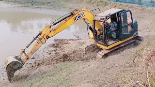 JCB 3dx Xpert 4x4 Mahindra Arjun NOVO 4wd Swaraj 963 FE JCB 3dx Eco washing in Lake/ overload P-3