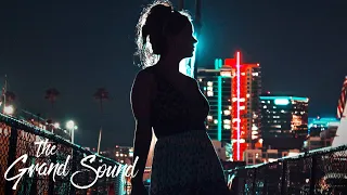 'Night Walk' - Relaxing Deep House & Progressive House Mix