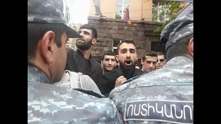 РЕВОЛЮЦИЯ ПЕШЕХОДОВ. Протестующие побеждают полицию.  Романов  Newsader
