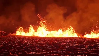 Lava lake expands. Meradalir fissure eruption. Aug. 4, 2022