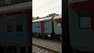 #12230 Lucknow mail with New LHB coaches skipping chandar nagar Halt #train #railway #station